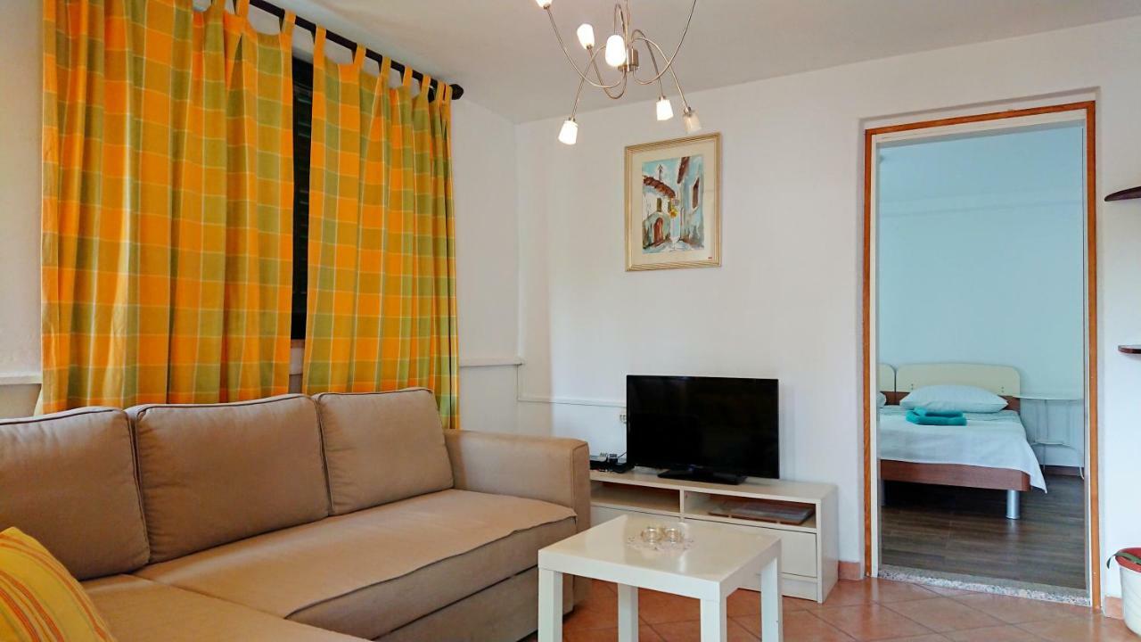 Apartments Rogocana ลาบิน ภายนอก รูปภาพ