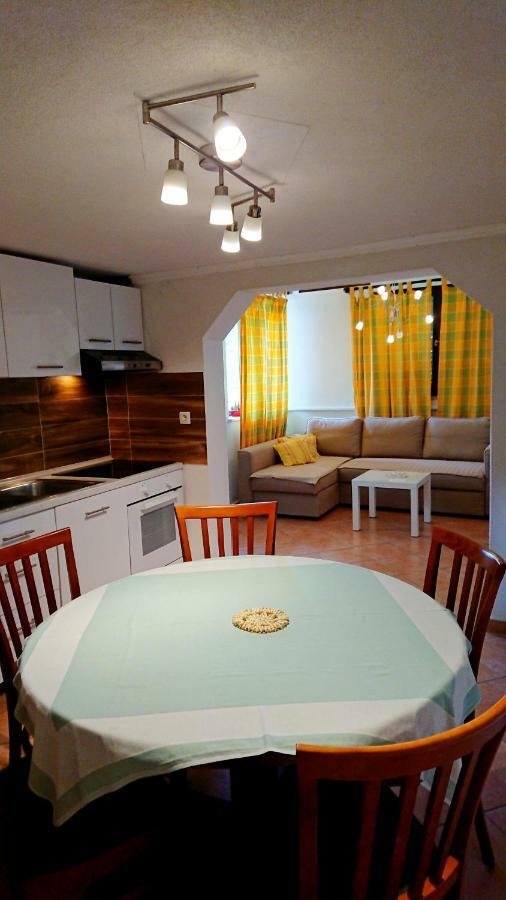 Apartments Rogocana ลาบิน ภายนอก รูปภาพ